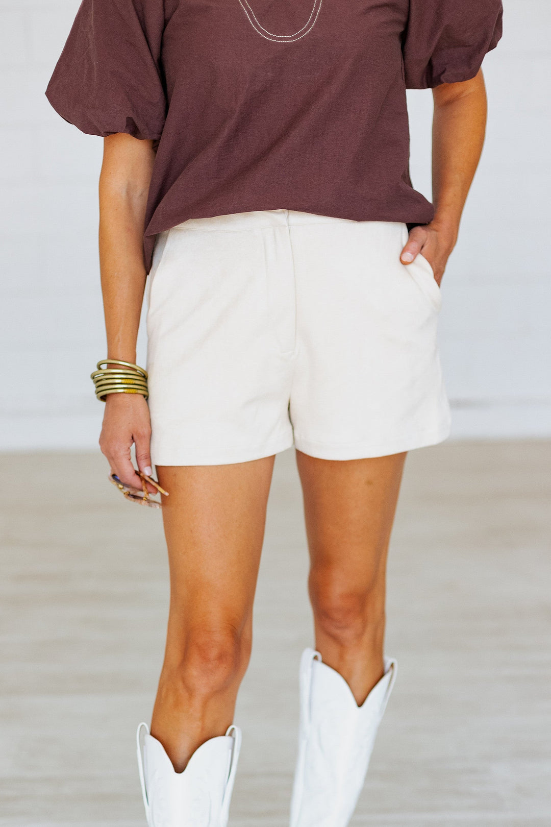 CREAM SUEDE SHORT
