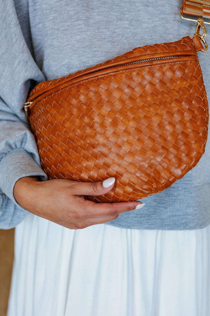 WOVEN BUM BAG / BROWN