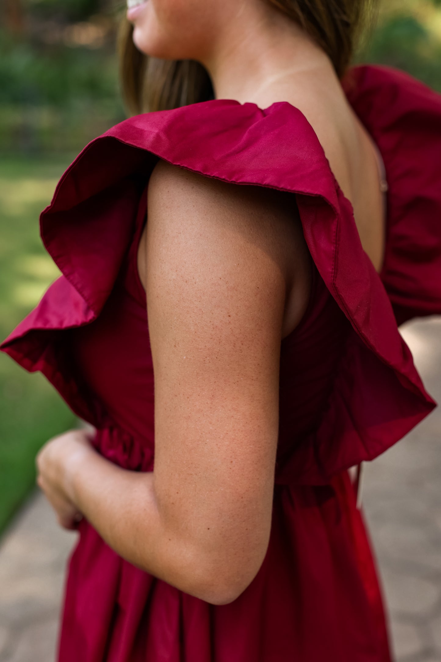 RUFFLE SLEEVE MINI DRESS: BURGUNDY