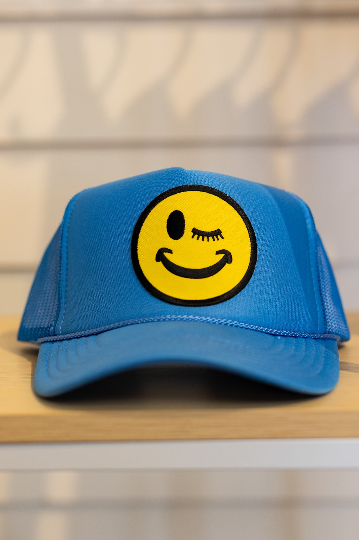 WINK SMILEY TRUCKER HAT