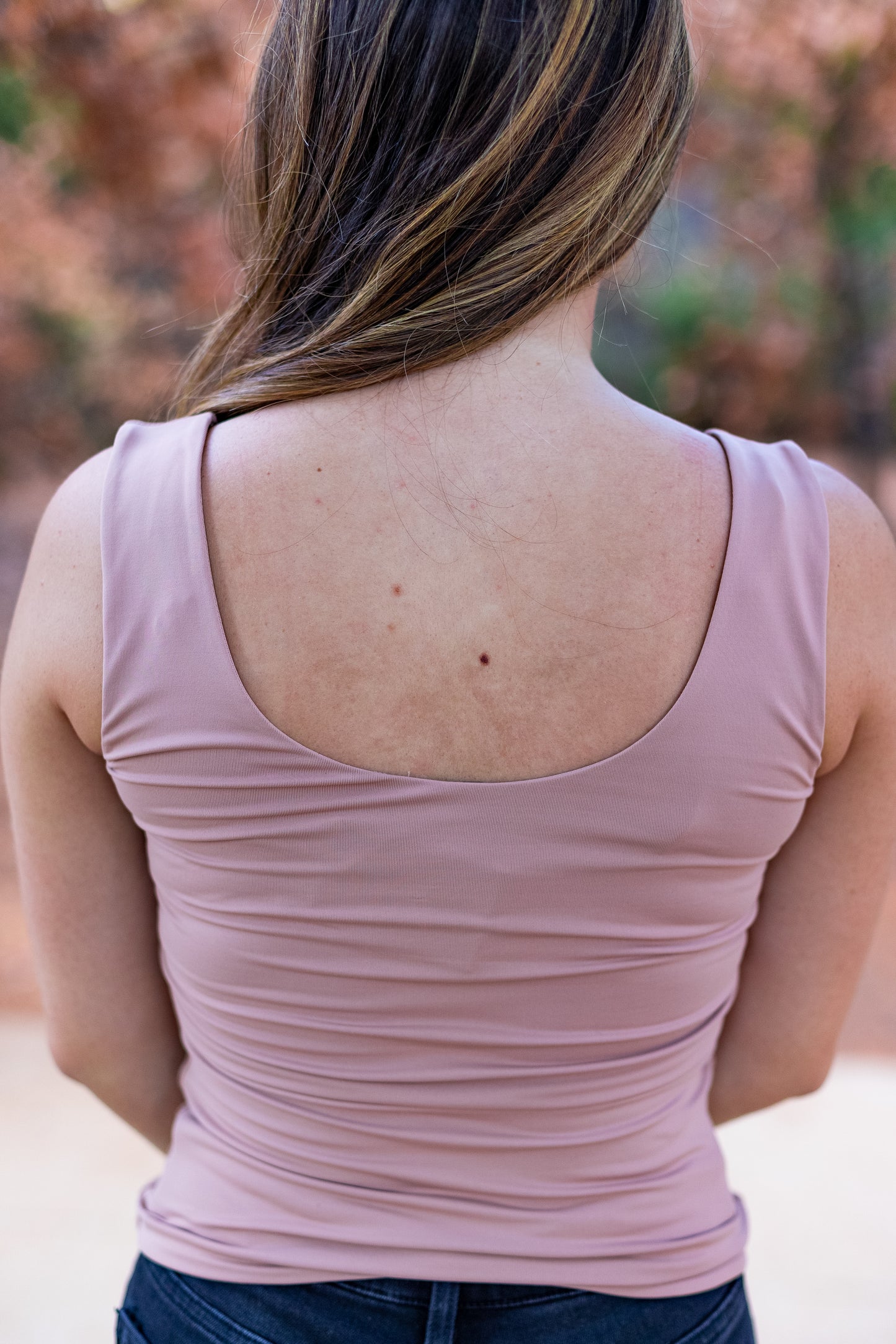 SECOND SKIN SEAMLESS TANK: LATTE