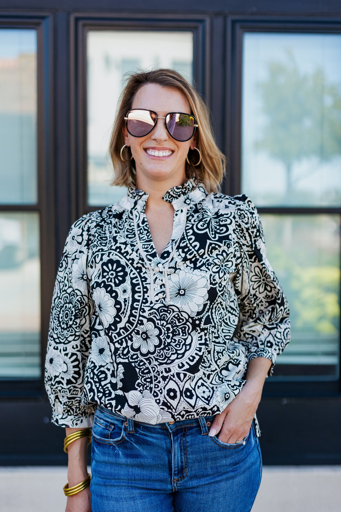 LIGHTS ON ME PRINT TOP: BLACK