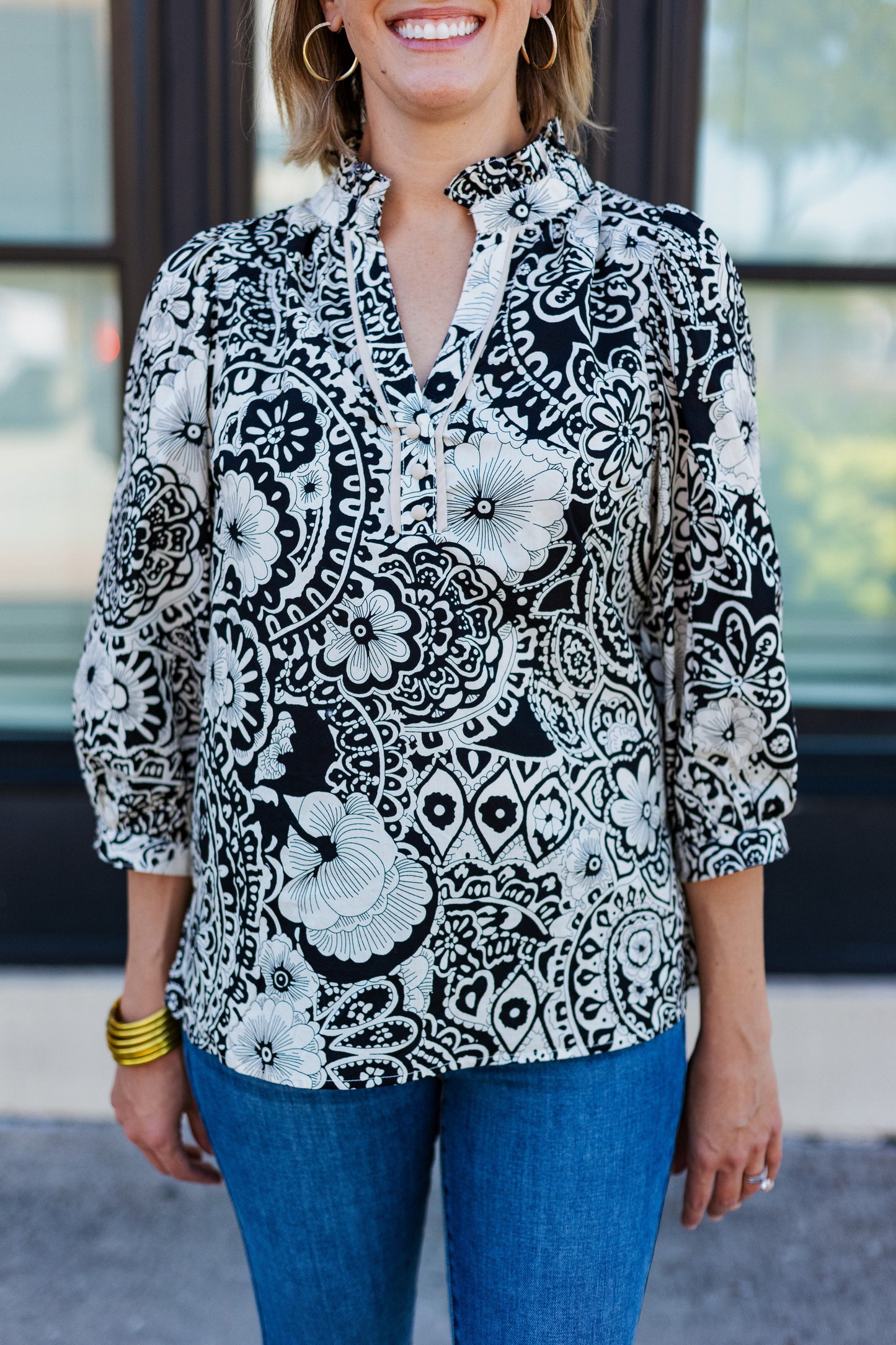 LIGHTS ON ME PRINT TOP: BLACK