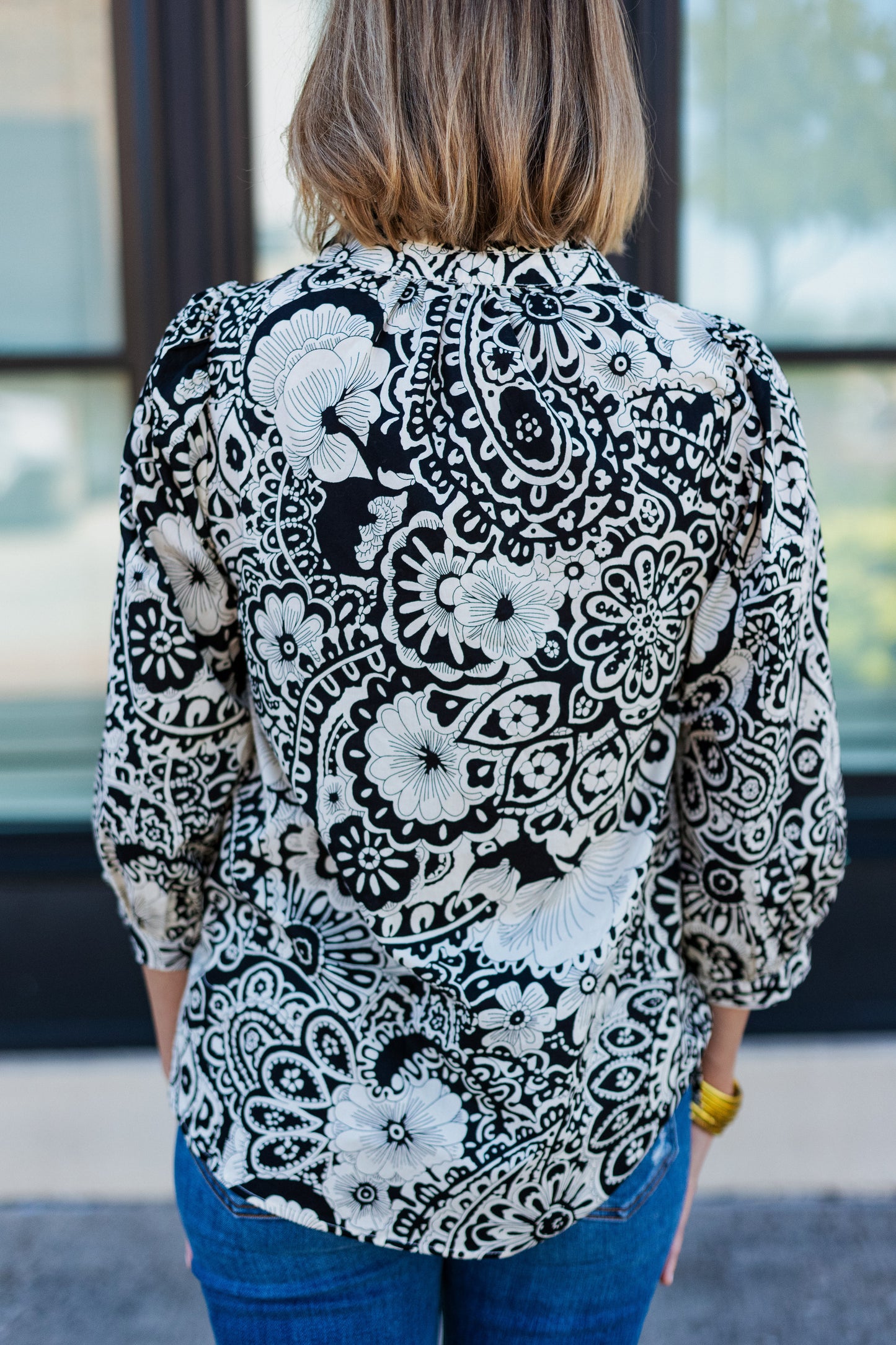 LIGHTS ON ME PRINT TOP: BLACK