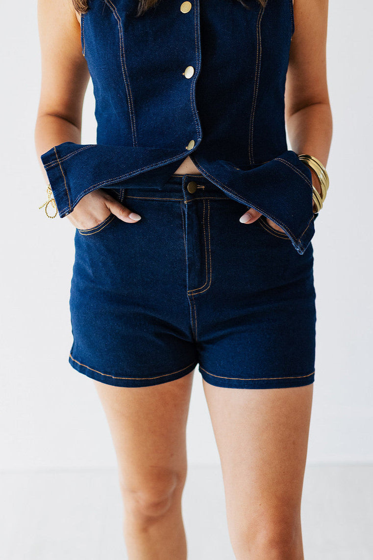 DAHLIA STRETCH DARK DENIM SHORT – The Palm Tree Boutique