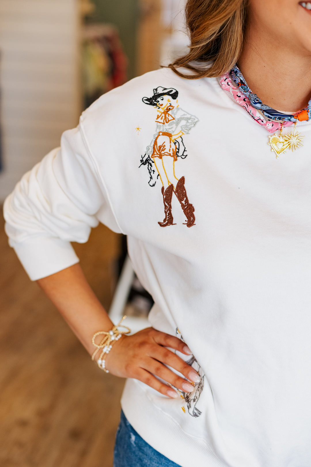 WESTERN MOTIF EMBROIDERED SWEATSHIRT