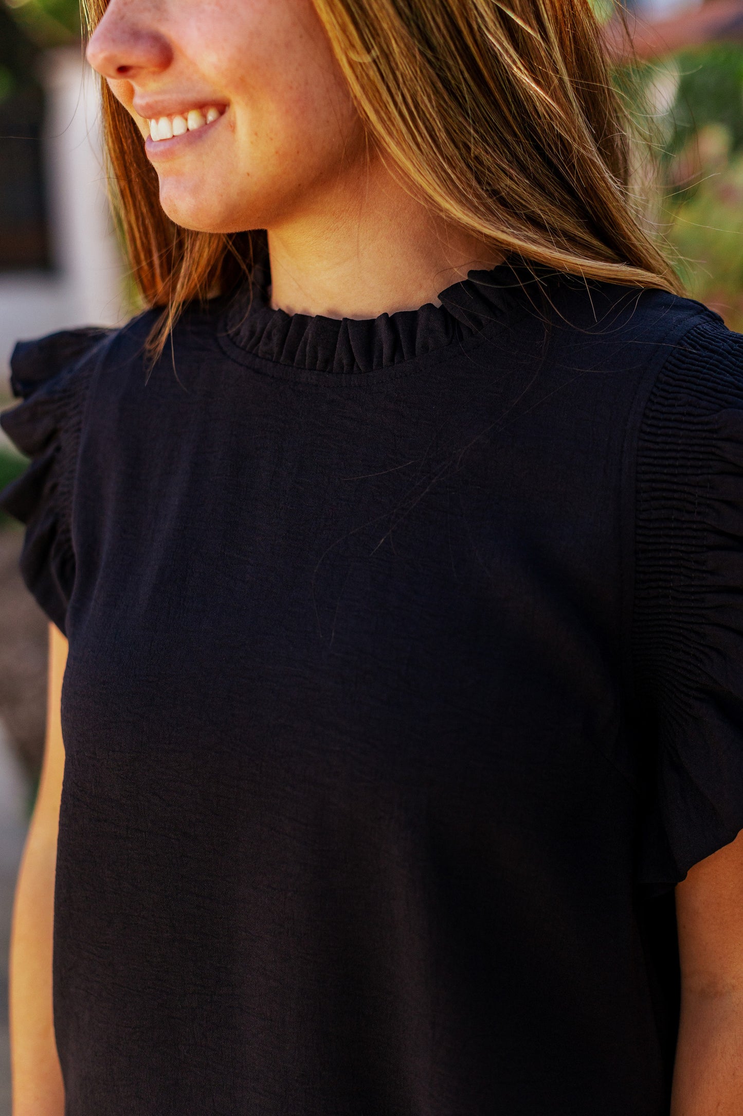 HEART ON YOUR RUFFLE SLEEVE TOP BLACK
