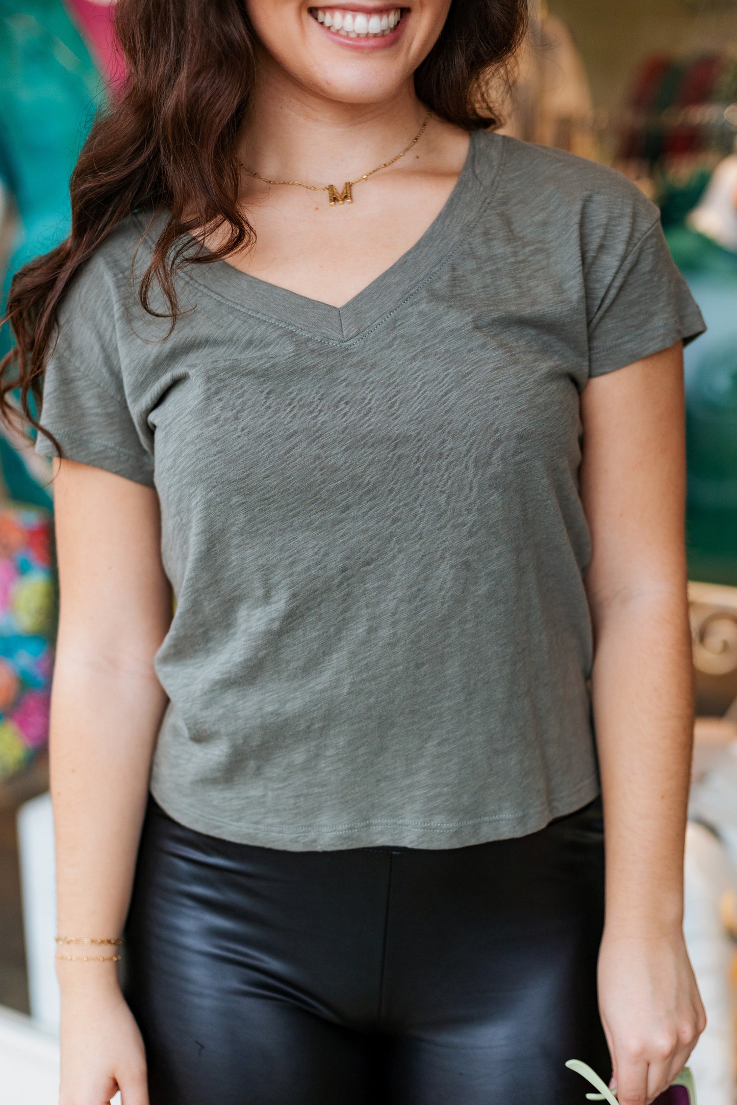 Z SUPPLY: MODERN V-NECK TEE EVERGREEN