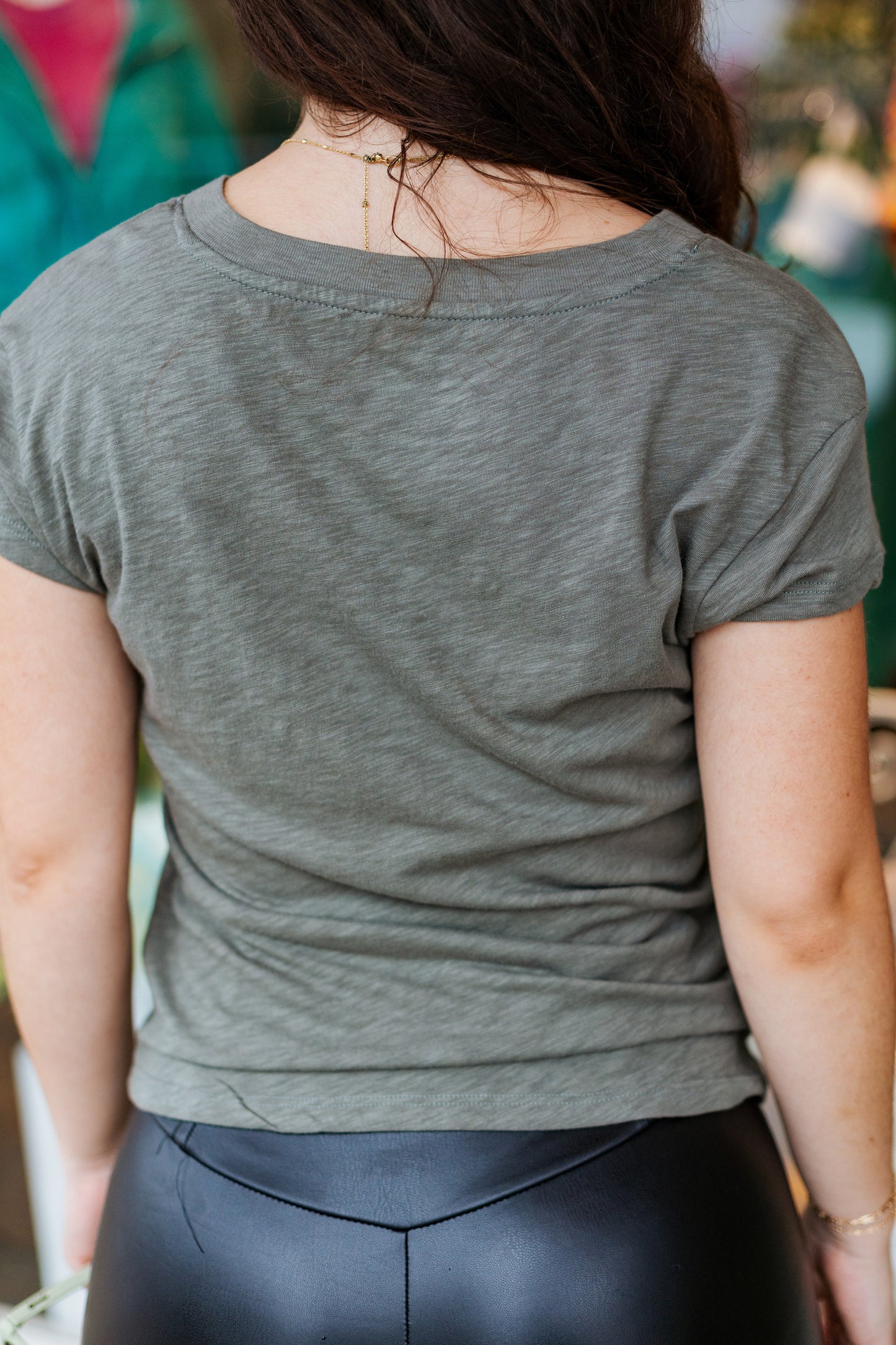 Z SUPPLY: MODERN V-NECK TEE EVERGREEN