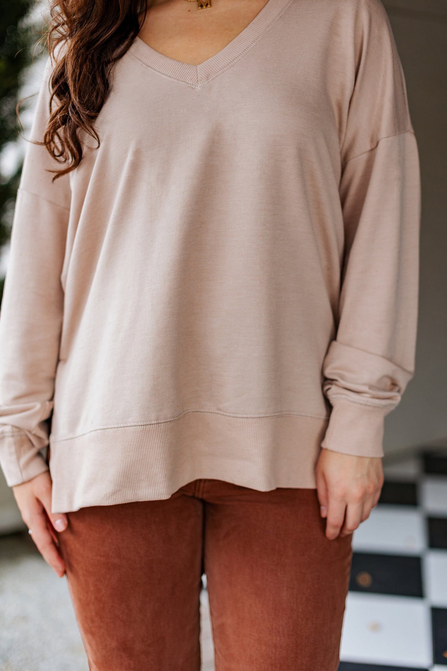 Z SUPPLY: MODERN V-NECK WEEKENDER BIRCH