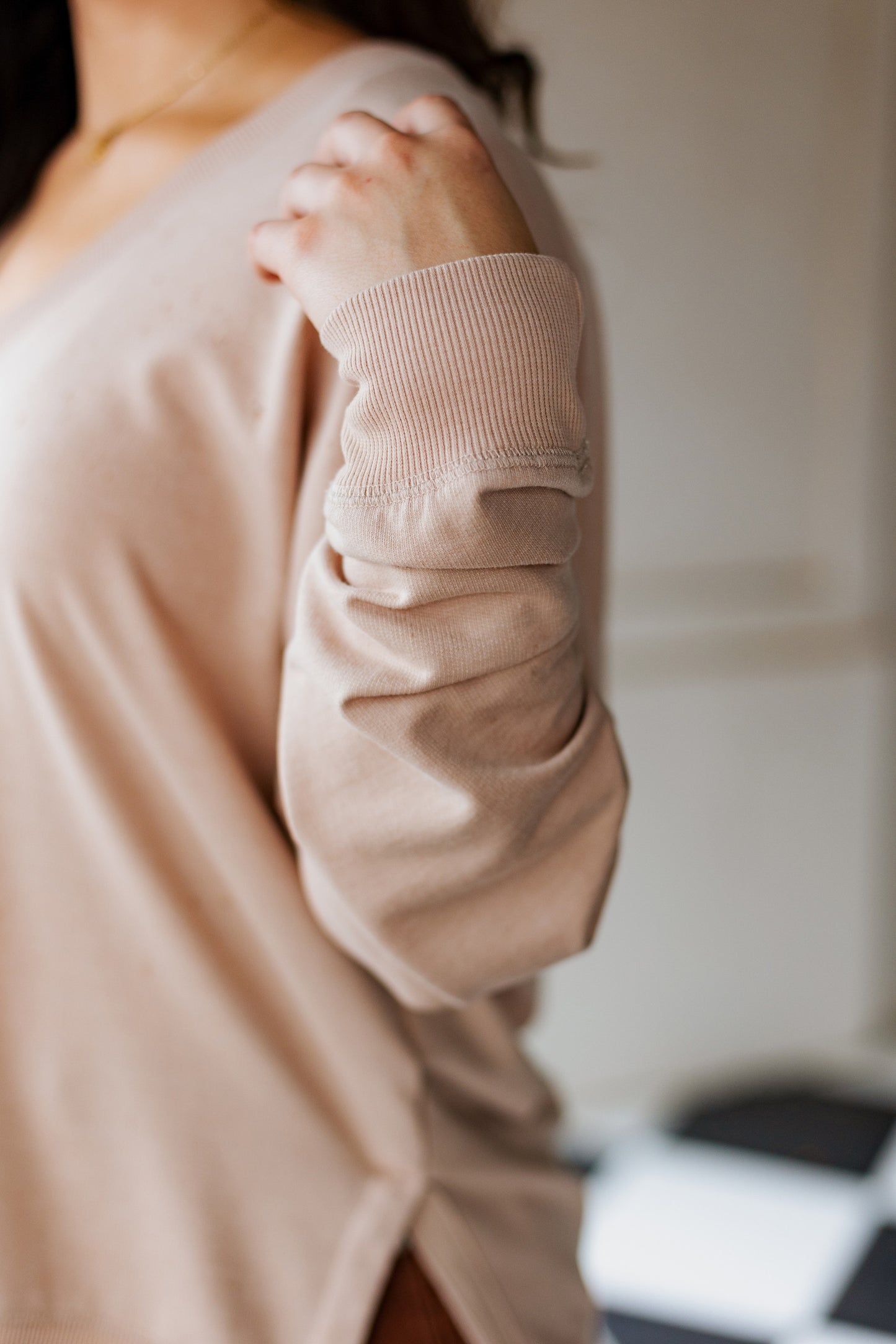 Z SUPPLY: MODERN V-NECK WEEKENDER BIRCH