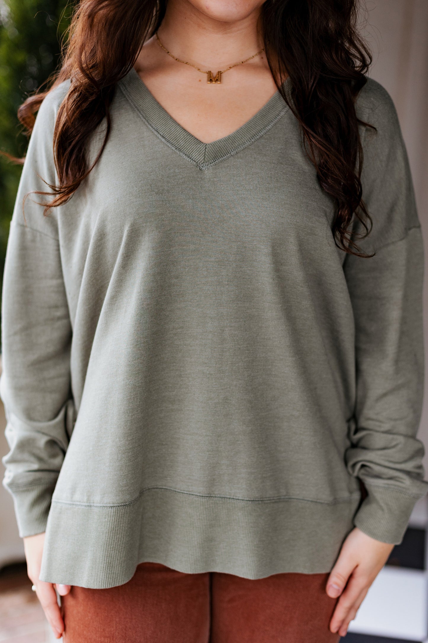 Z SUPPLY: MODERN V-NECK WEEKENDER EVERGREEN