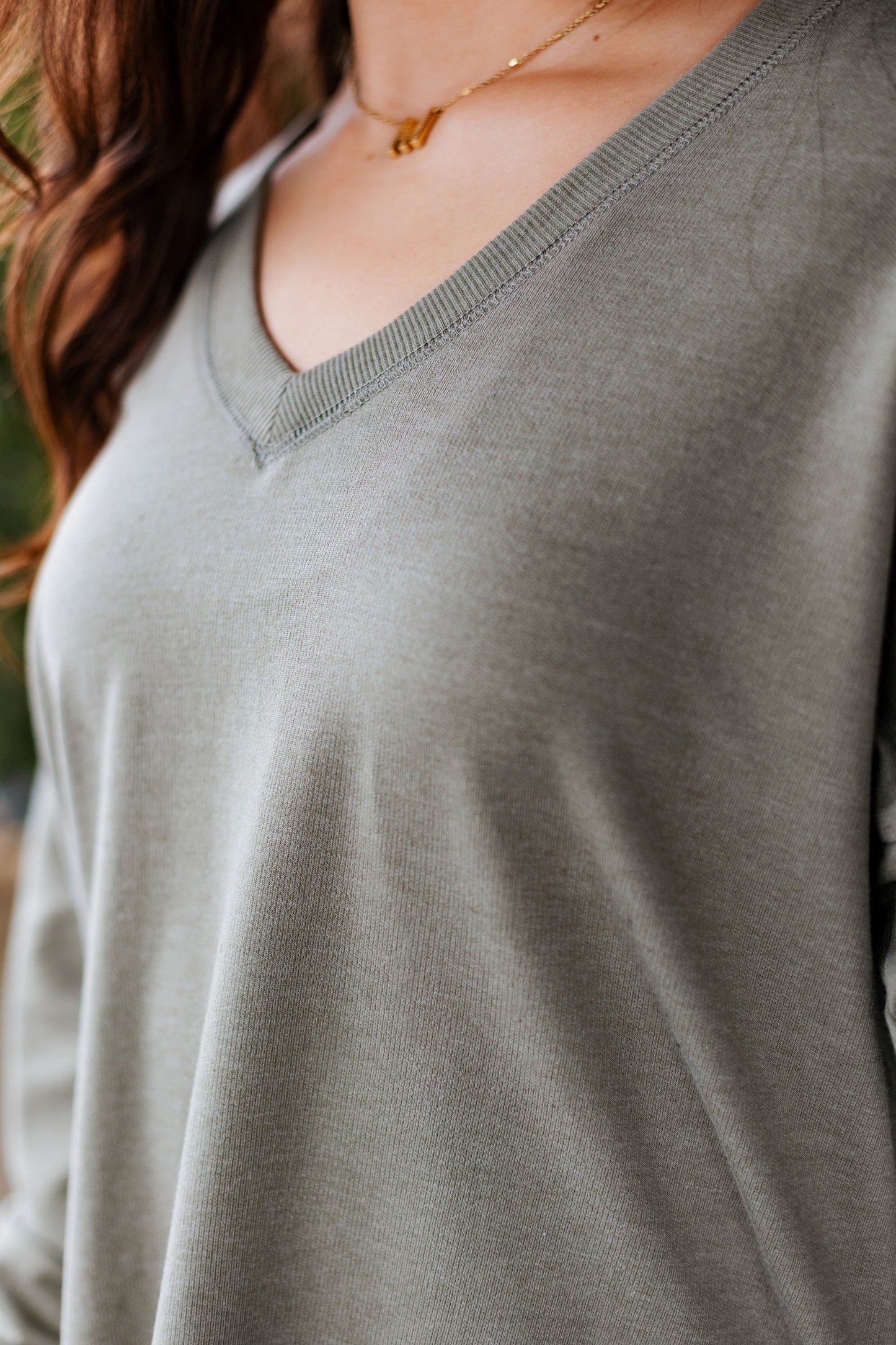Z SUPPLY: MODERN V-NECK WEEKENDER EVERGREEN