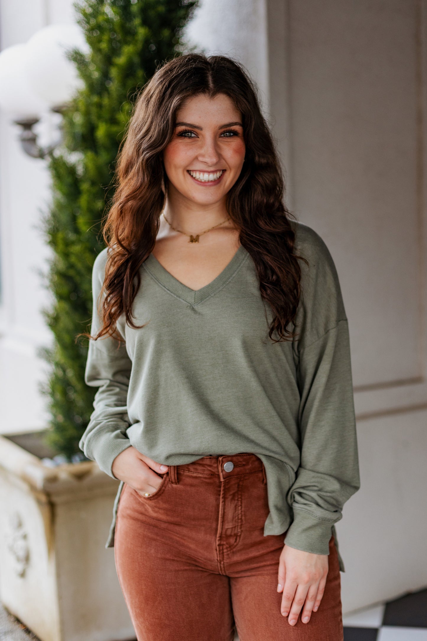 Z SUPPLY: MODERN V-NECK WEEKENDER EVERGREEN