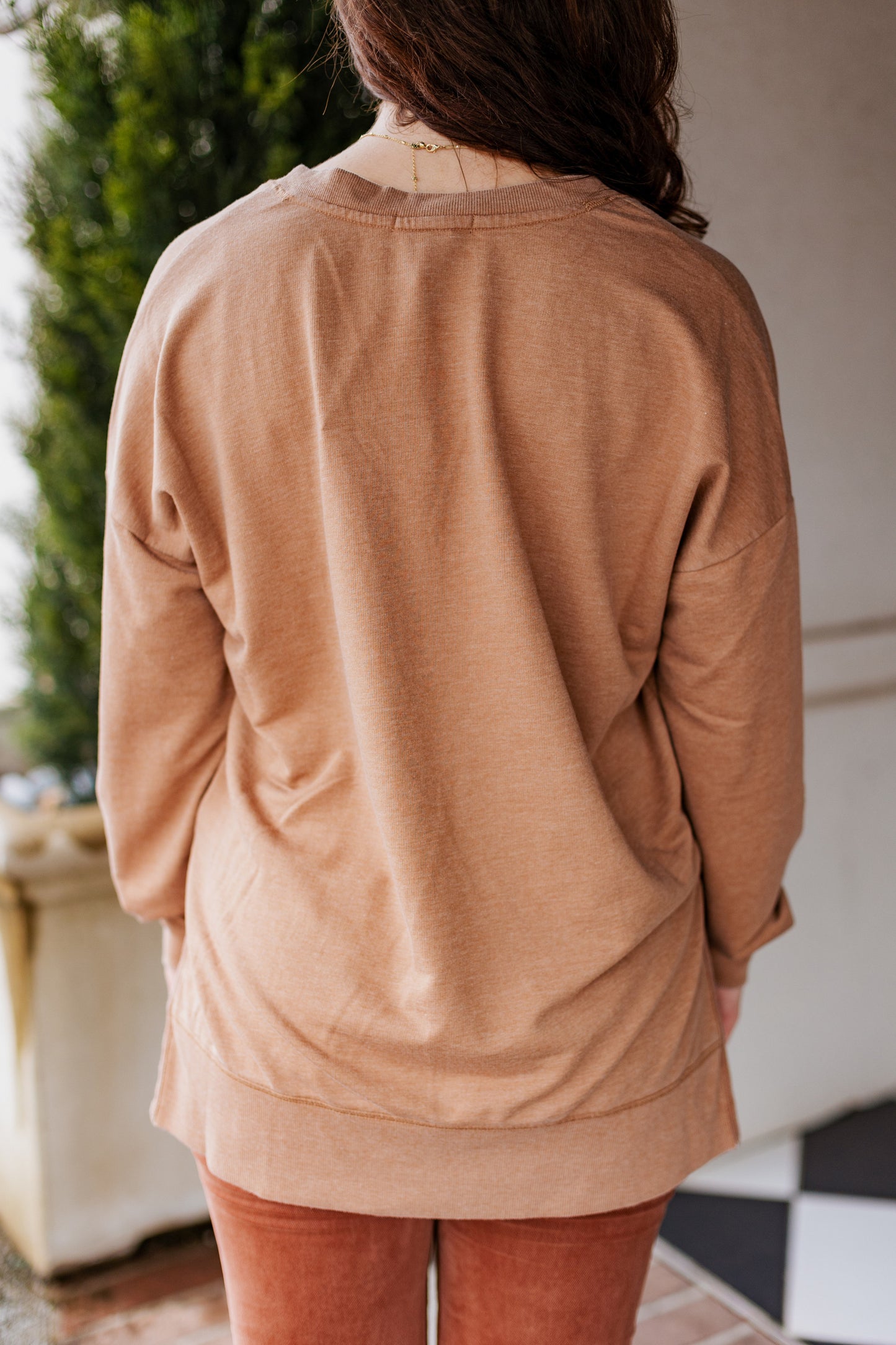 Z SUPPLY: MODERN V-NECK WEEKENDER MINK
