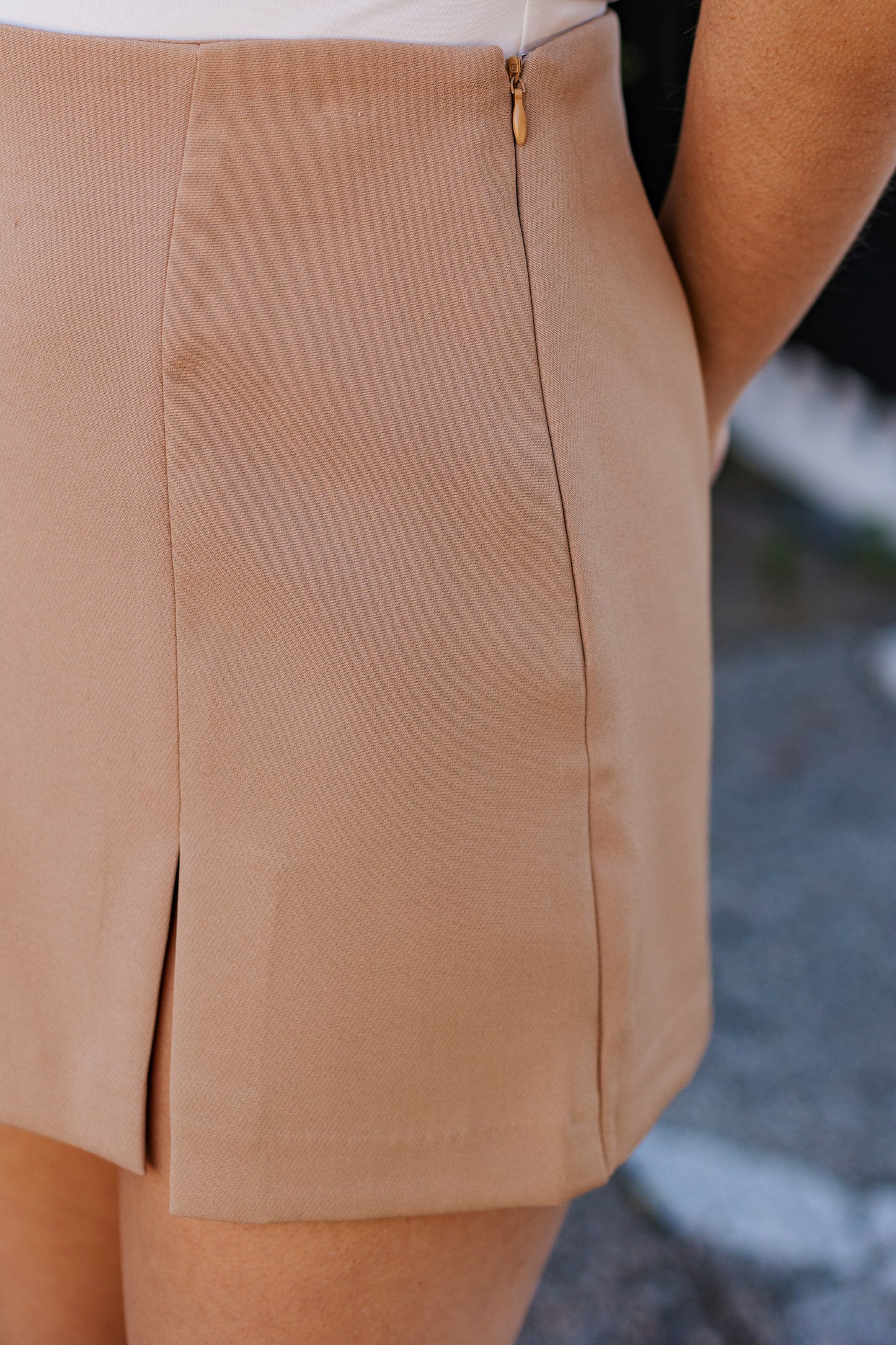 SLIT DETAIL SKORT TAN