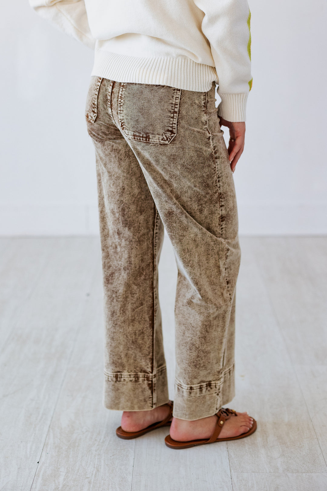 RISEN: MOCHA HIGHRISE CROP CORDUROY PANT