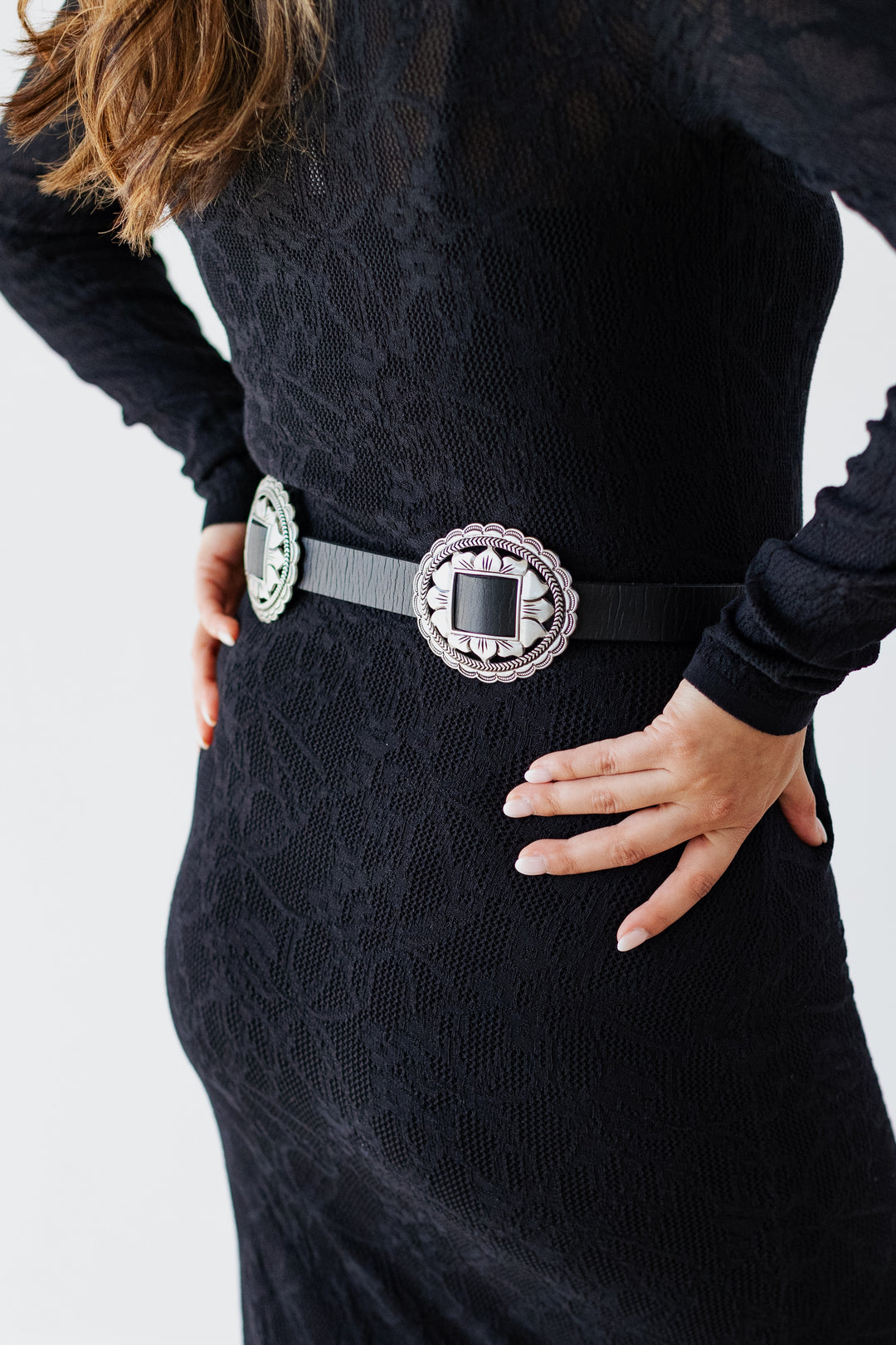 BLACK LEATHER CONCHO BELT