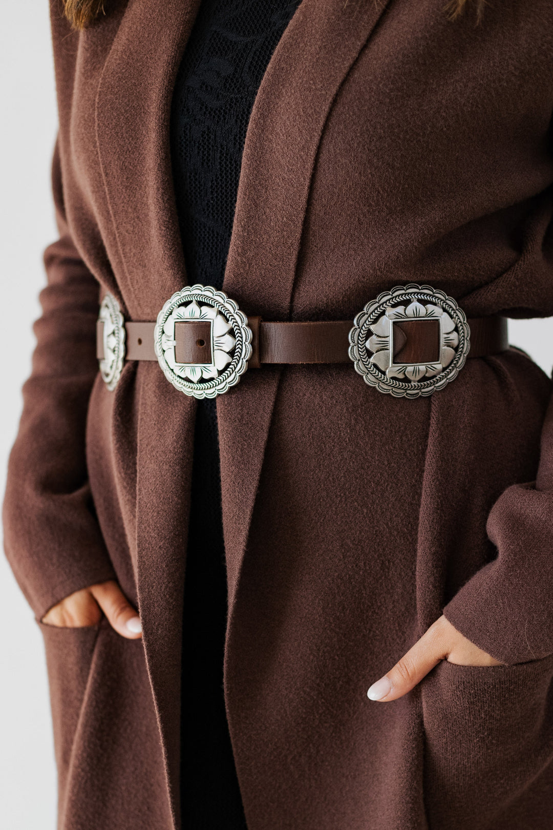 BROWN LEATHER CONCHO BELT