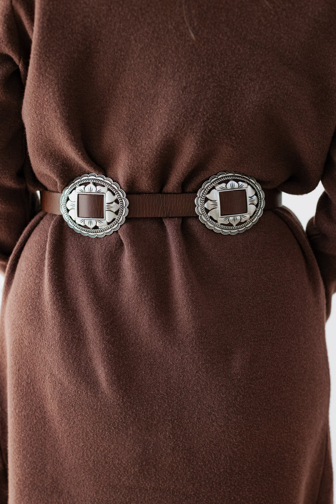 BROWN LEATHER CONCHO BELT