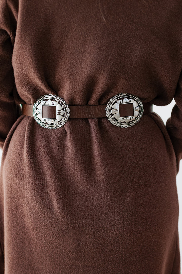 BROWN LEATHER CONCHO BELT