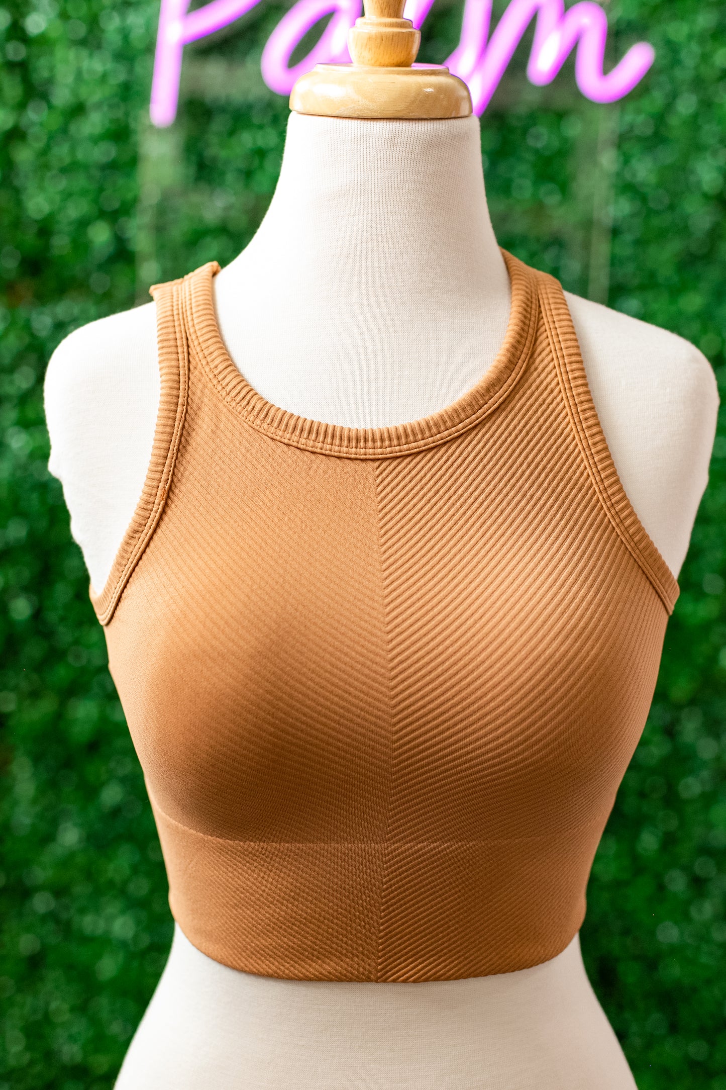 HIGH NECK CHEVRON: AZ TAN