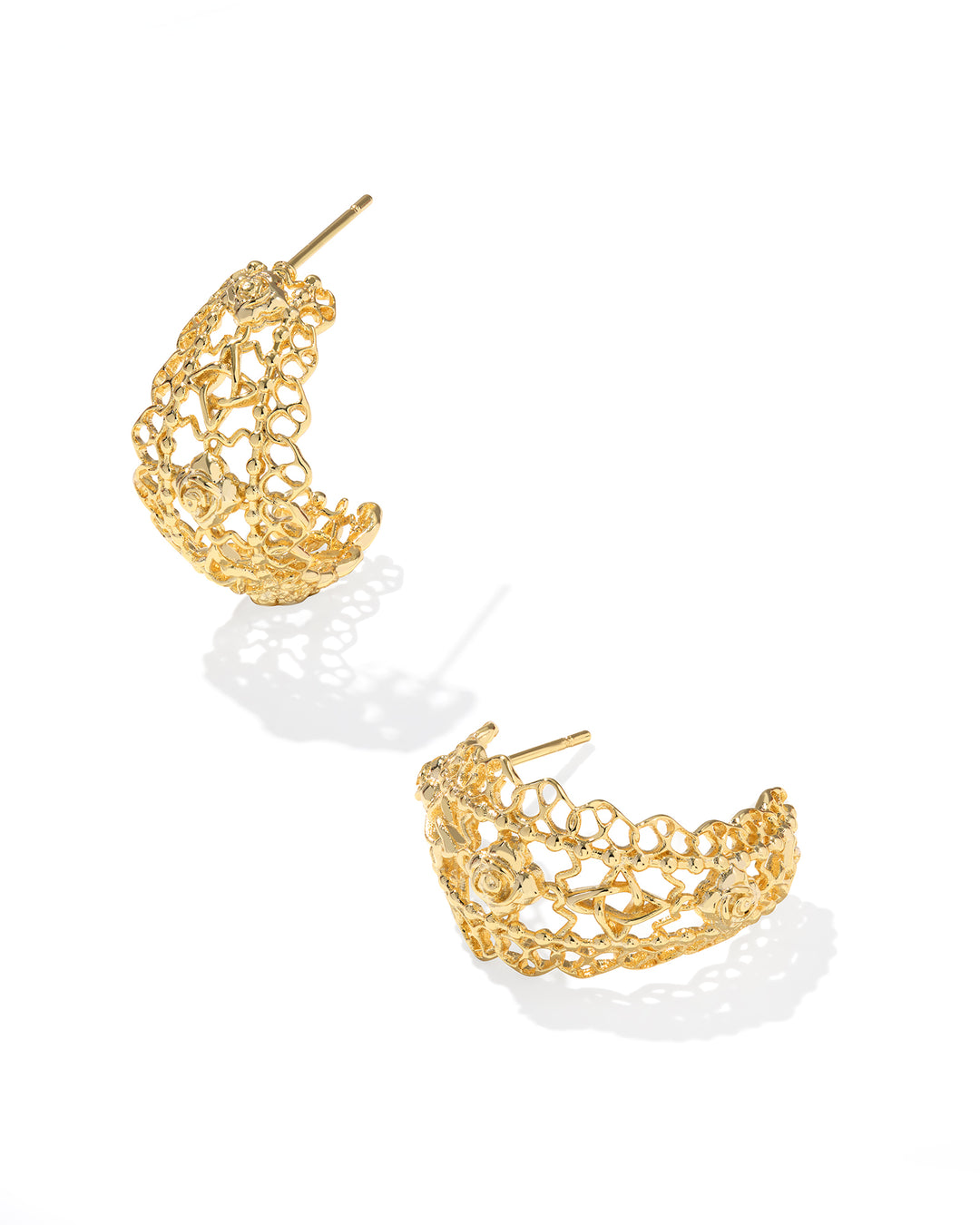 KENDRA SCOTT: GOLD KRISTA LACE HUGGIE EARRING