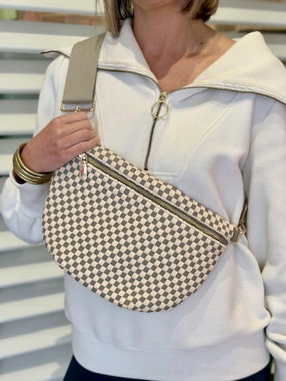 CHECKERED GRAY WOVEN BUM BAG
