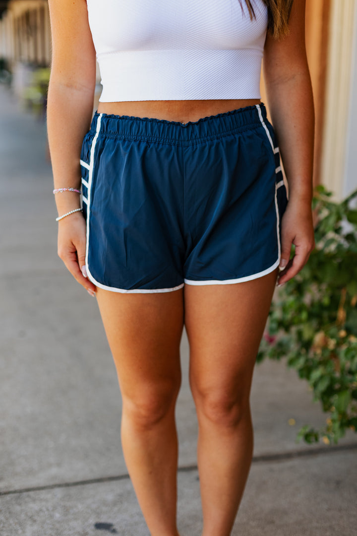 SIDE PLEAT ATHLETIC SHORT / NAVY