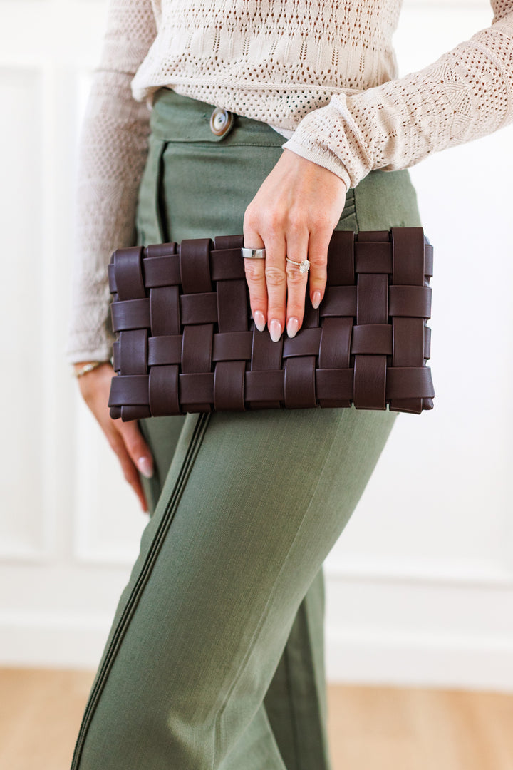 LINDY WOVEN CLUTCH - ESPRESSO