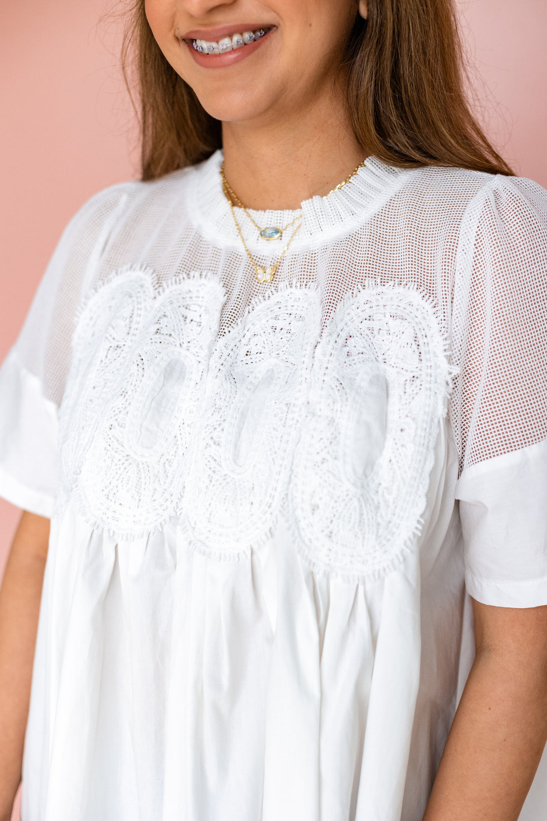 SHORT SLEEVE APPLIQUE BLOUSE- WHITE