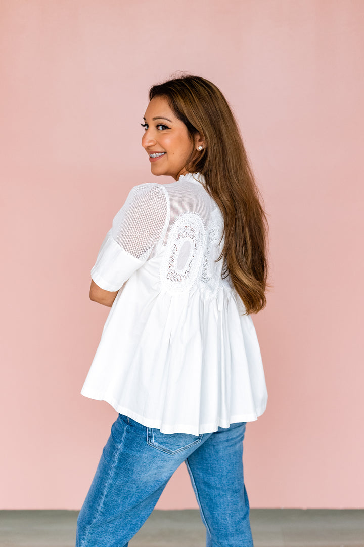 SHORT SLEEVE APPLIQUE BLOUSE- WHITE