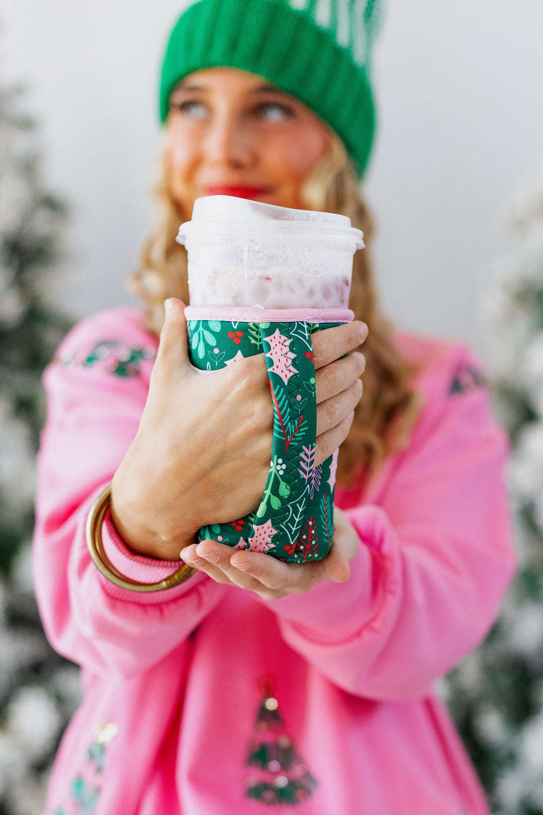 SWIG: MERRY MISTLETOE MEDIUM ICED CUP COOLIE