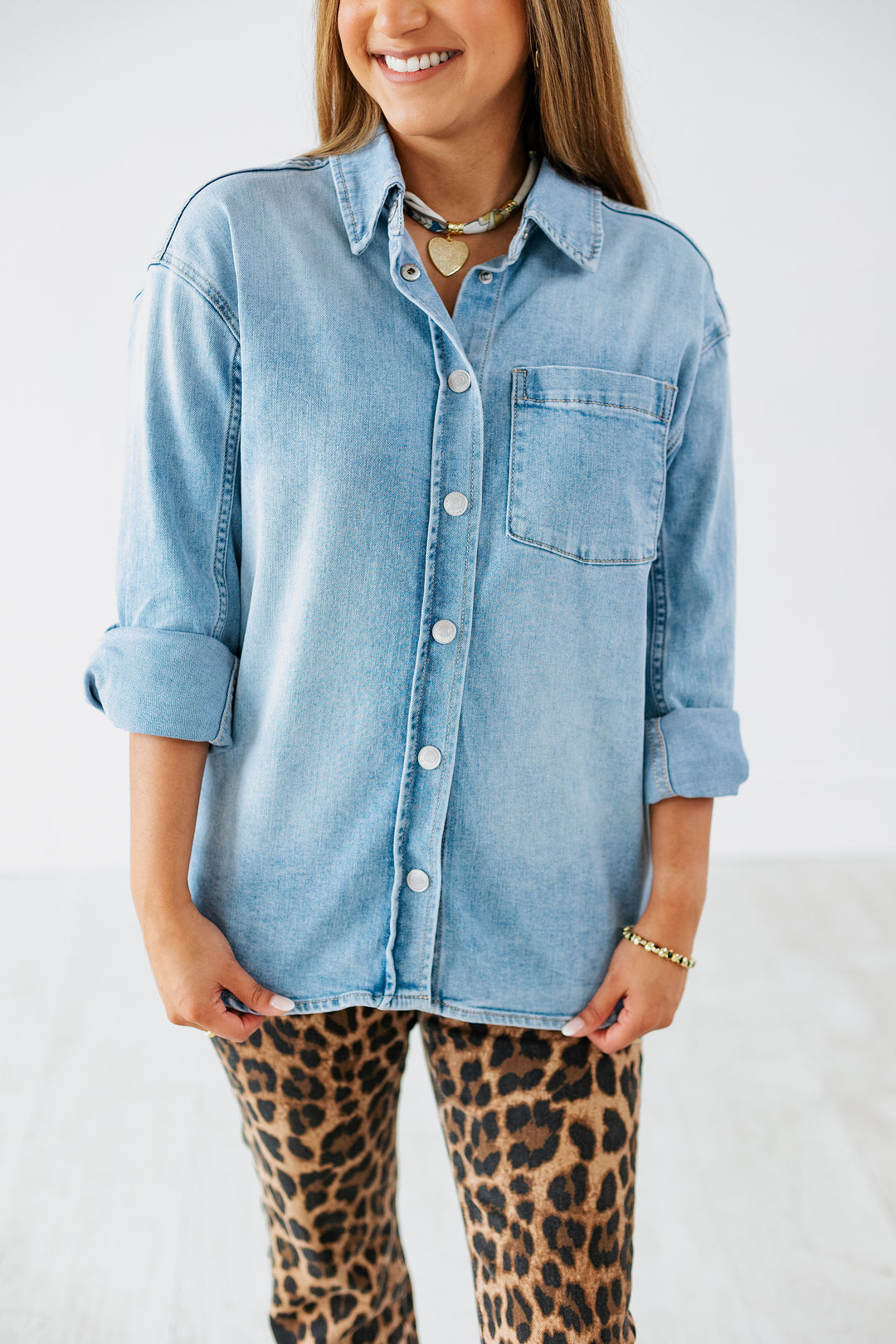 WASHED DENIM BUTTON UP TOP
