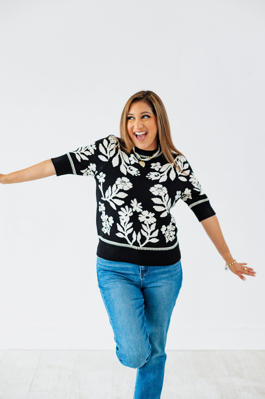 BETH BLACK & WHITE FLORAL SWEATER