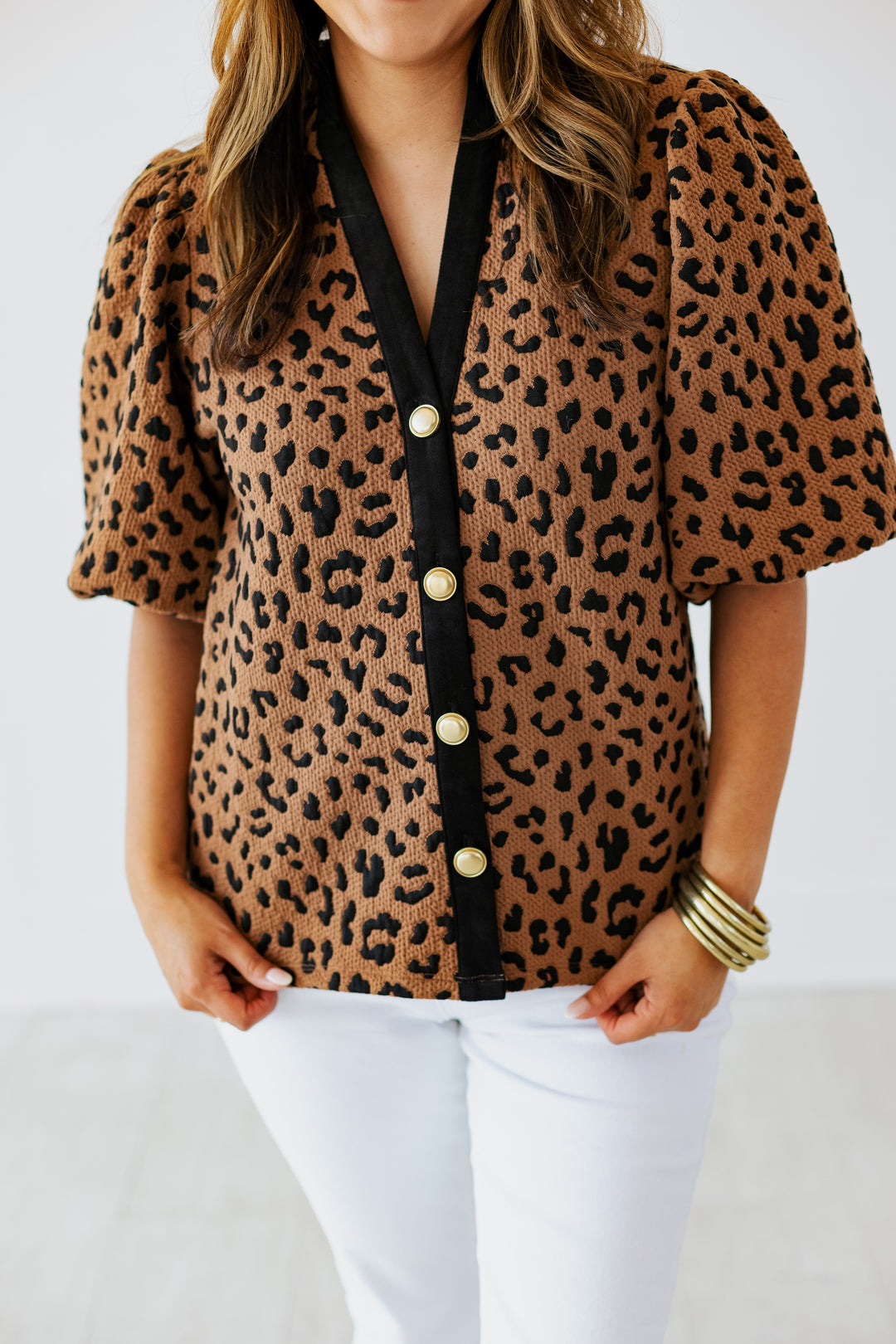 CICI CHEETAH TEXTURED PUFF SLEEVE TOP