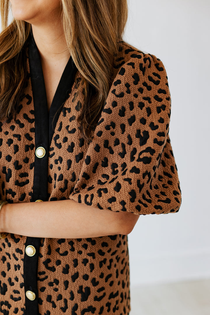 CICI CHEETAH TEXTURED PUFF SLEEVE TOP