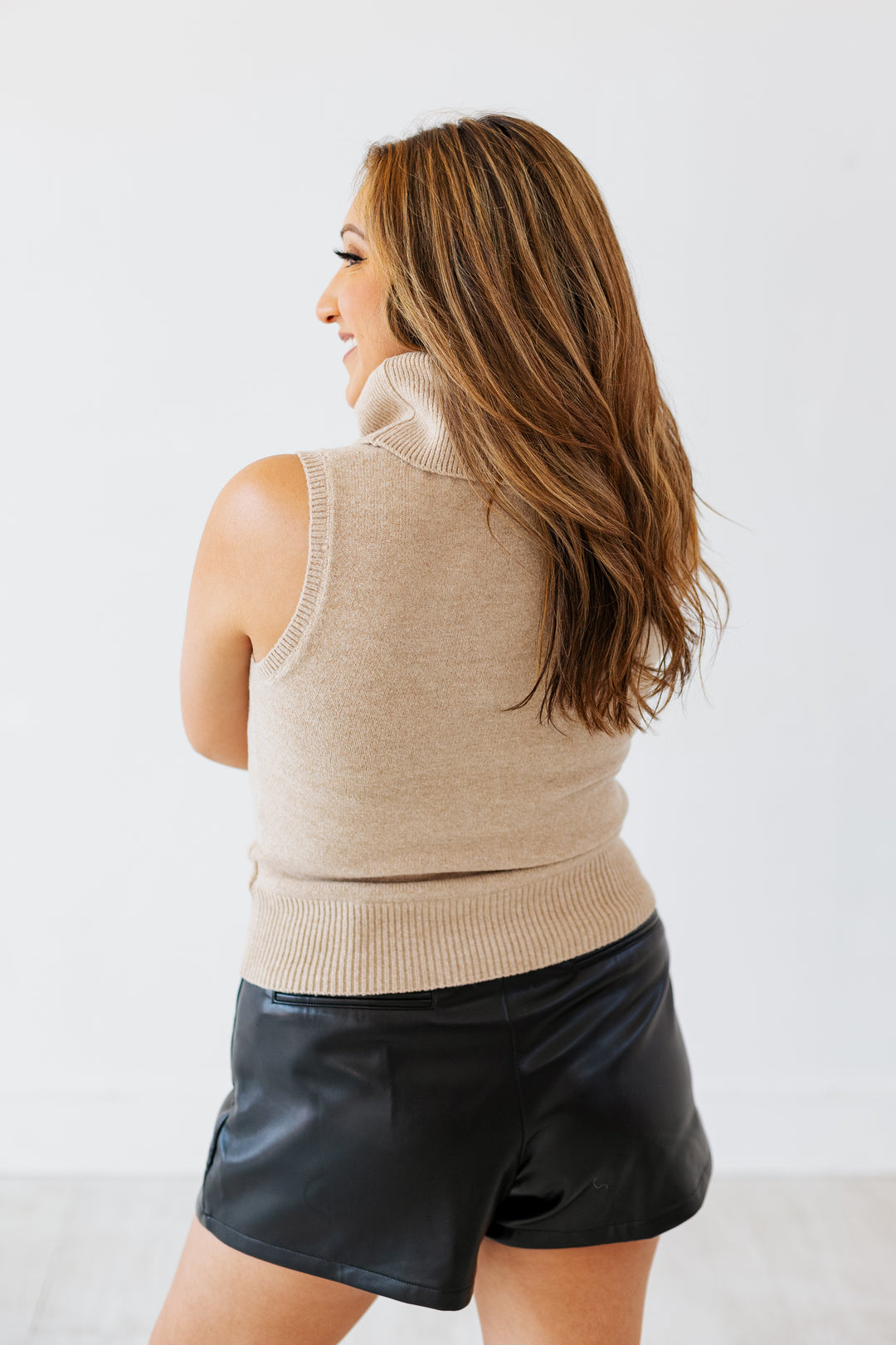 TAUPE SLEEVELESS TURTLENECK SWEATER