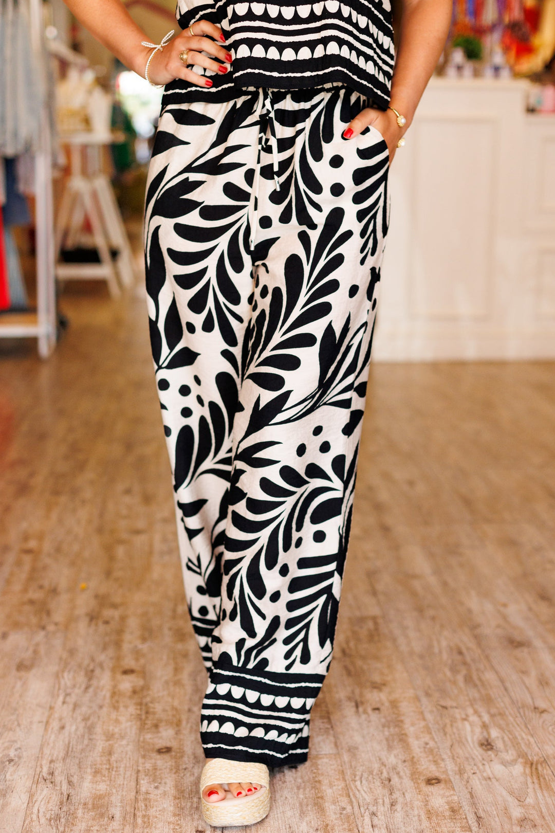 Black &amp; Sand Border Print Wide-Leg Pant