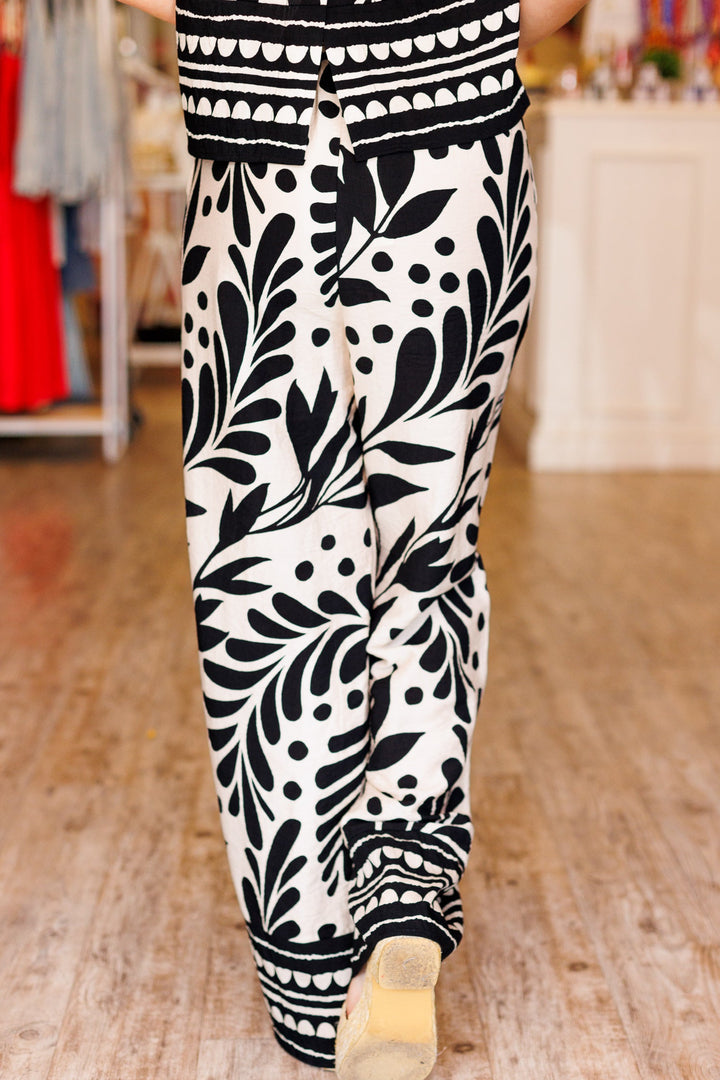 Black &amp; Sand Border Print Wide-Leg Pant