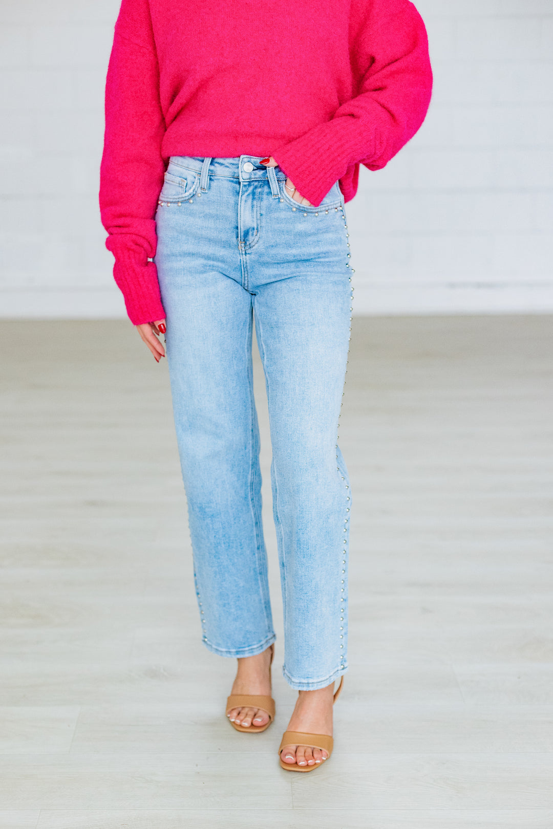 HIGH RISE STUDDED DETAIL JEAN