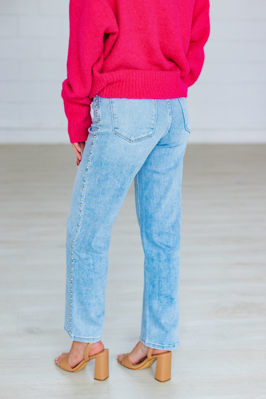 HIGH RISE STUDDED DETAIL JEAN