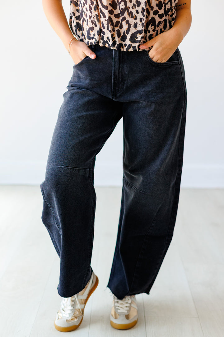 WASHED BLACK BARREL JEAN