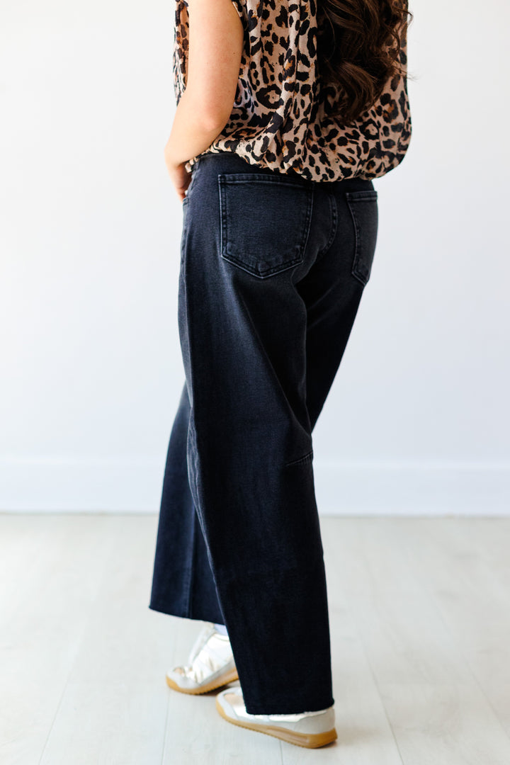 WASHED BLACK BARREL JEAN