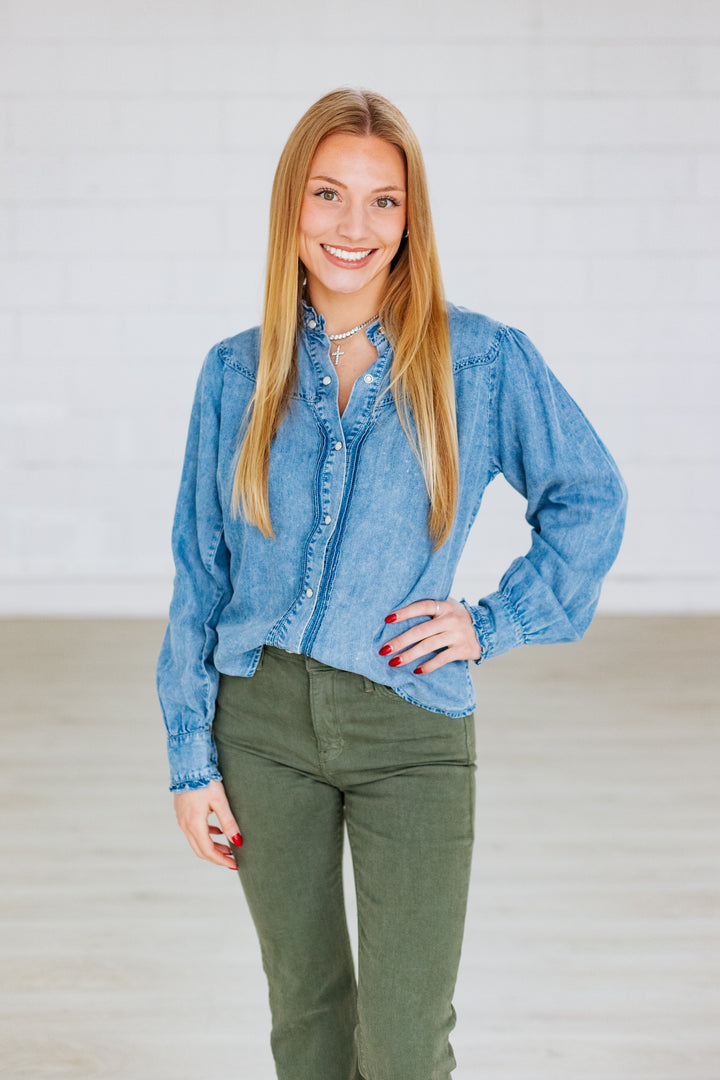 WASHED DENIM SNAP TOP