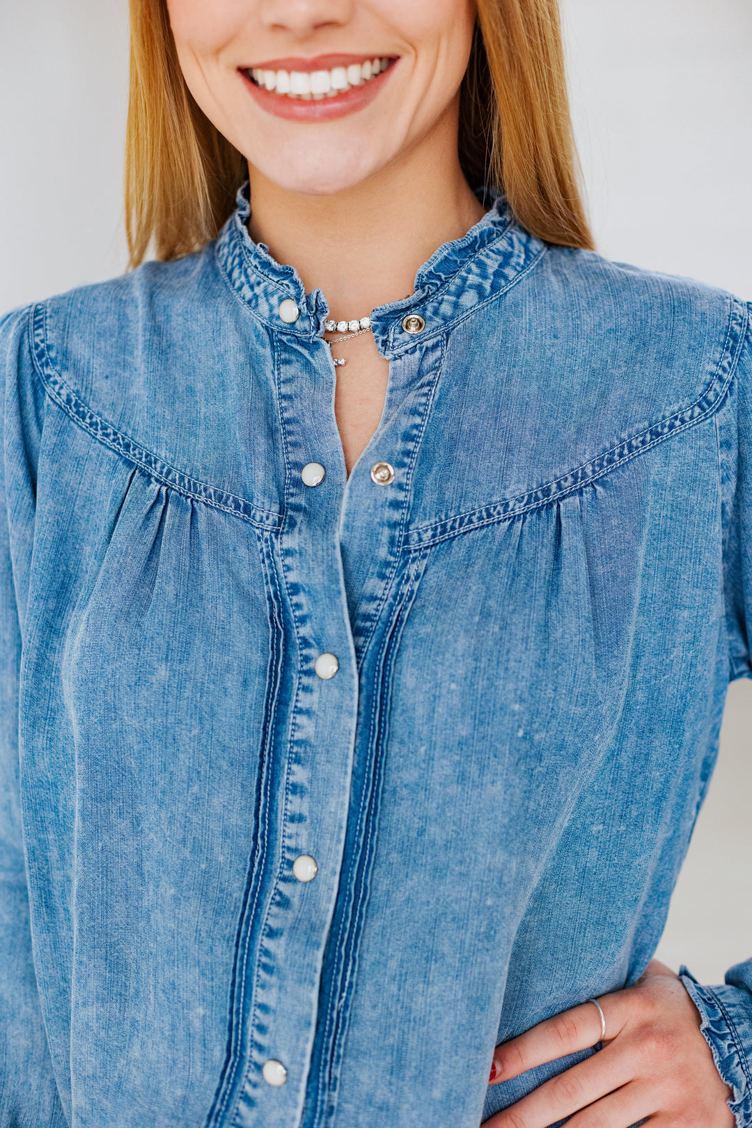 WASHED DENIM SNAP TOP