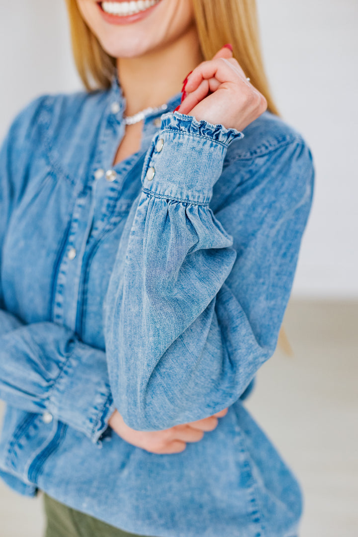 WASHED DENIM SNAP TOP