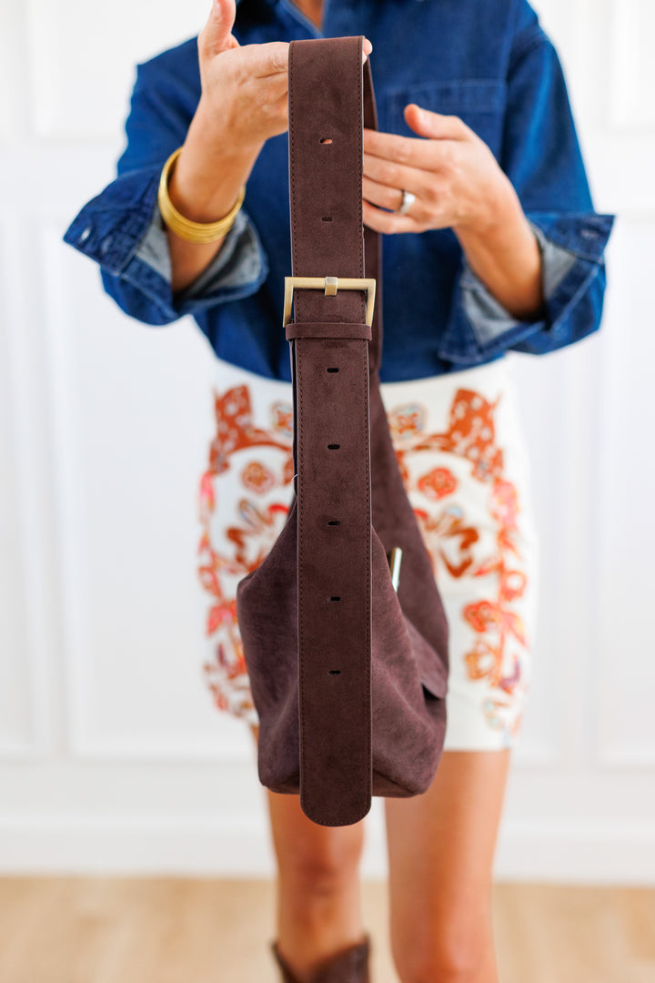 CHOCOLATE SUEDE SHOULDER BAG STRAP DETAILS