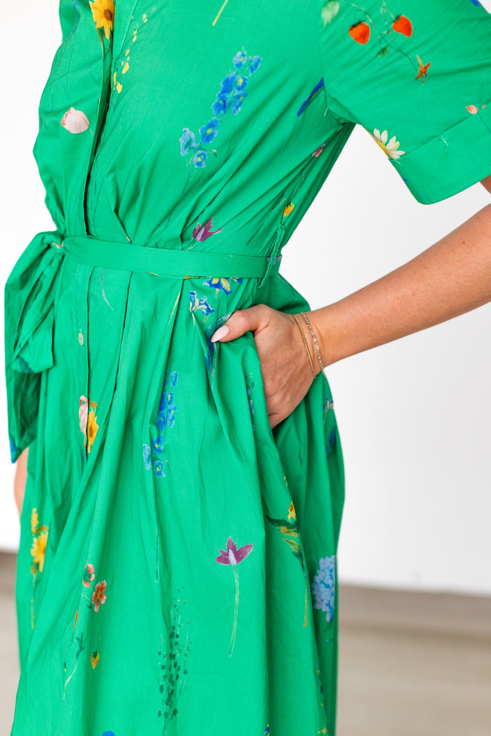 FLOWER FIELDS BUTTON UP MIDI DRESS GREEN The Palm Tree Boutique FLOWER FIELDS BUTTON UP MIDI DRESS GREEN The Palm Tree Boutique