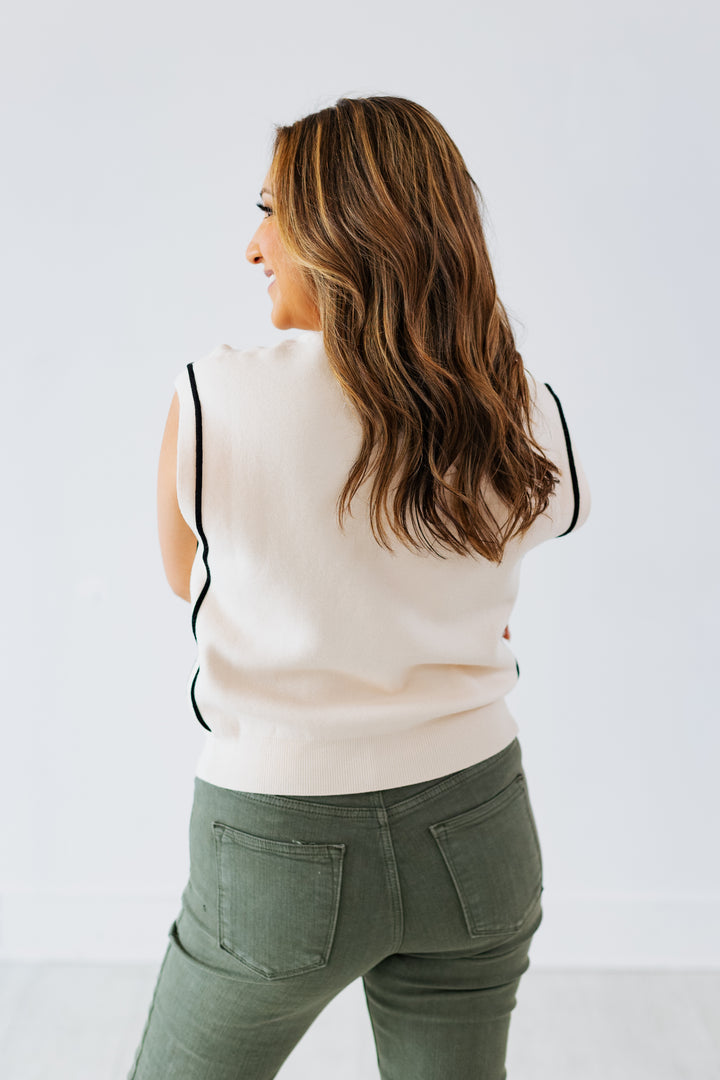 CREAM PIPED SLEEVELESS KNIT TOP